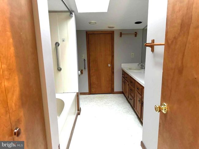 33 - 31 E Logan Ave, Condo with 2 bedrooms, 1 bathrooms and null parking in GLENOLDEN PA | Image 9
