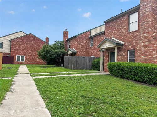 3211 Roundtree Ln, Garland, TX, 75044-6175 | Card Image