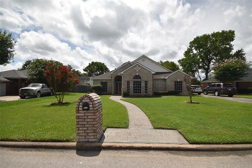5113 Greenwater Dr, Willis, TX, 77318-9195 | Card Image