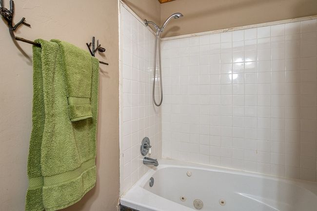 292 Holly Cove Cir, Home with 2 bedrooms, 3 bathrooms and null parking in Blairsville GA | Image 17
