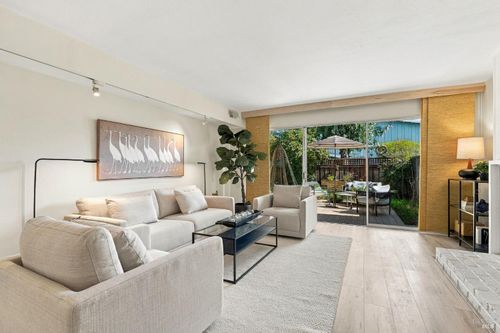 23 Royal Ct, San Rafael, CA, 94901-4220 | Card Image