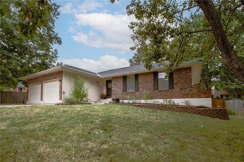 5017 S Bryant Ct, Independence, MO, 64055-6810 | Card Image