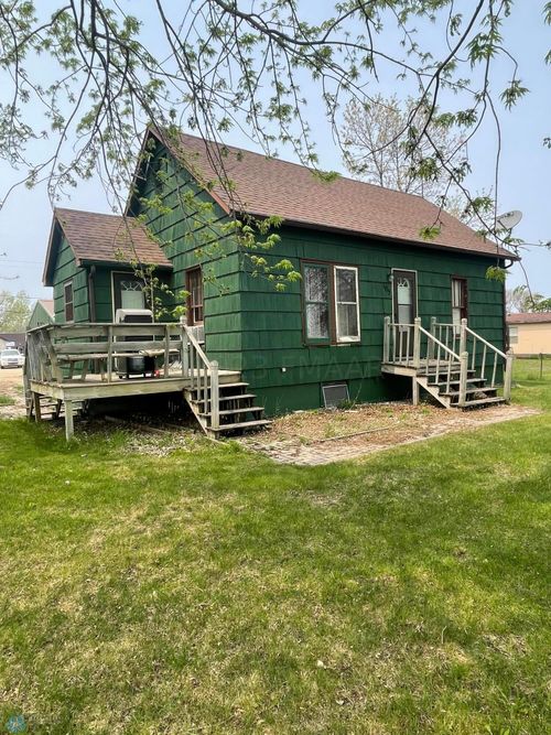 105 1st Ave S, Mooreton, ND, 58061-4134 | Card Image