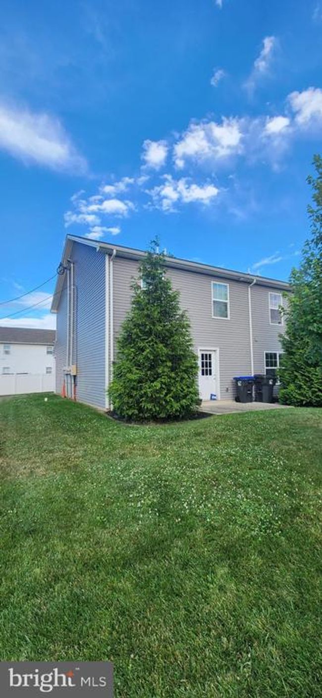 26 N Locust St, Townhouse with 3 bedrooms, 3 bathrooms and null parking in SHIREMANSTOWN PA | Image 8