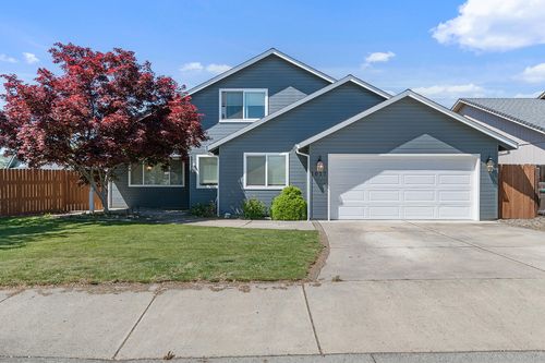 1017 Havenwood Dr, Eagle Point, OR, 97524-9593 | Card Image