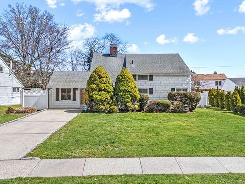 170 Scooter Ln, Hicksville, NY, 11801-6434 | Card Image