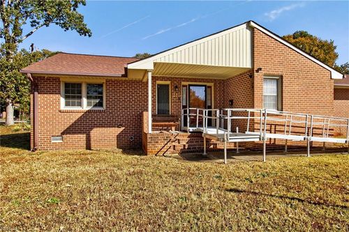 215 Woodbury Forrest Dr, Hampton, VA, 23666-4525 | Card Image