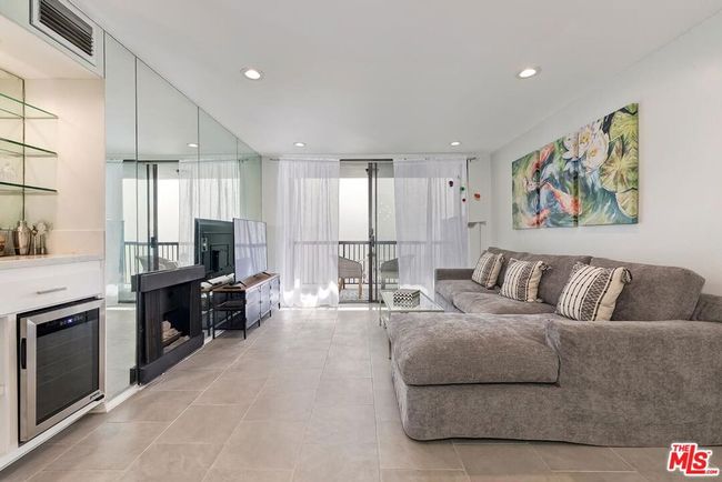 APT-418 - 906 N Doheny Dr, Condo with 1 bedrooms, 1 bathrooms and 1 parking in West Hollywood CA | Image 5