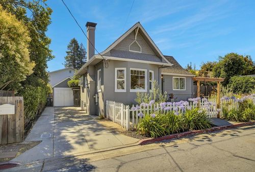 18 Saint Johns Ct, San Mateo, CA, 94401-2212 | Card Image