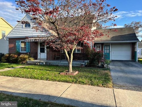 327 W Ferdinand St, MANHEIM, PA, 17545-1741 | Card Image