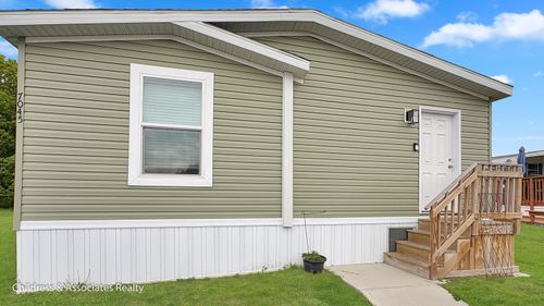 7045 Shamley Ave Ne, Belmont, MI, 49306-9457 | Card Image