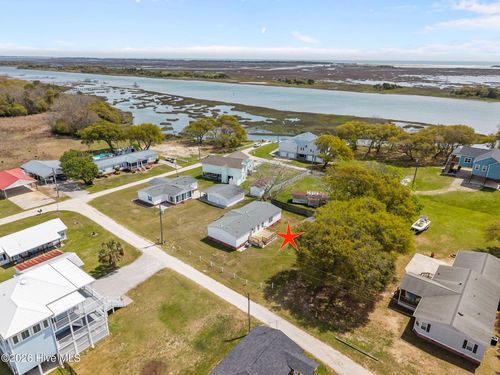 105 Crews Ln, Hubert, NC, 28539-3419 | Card Image