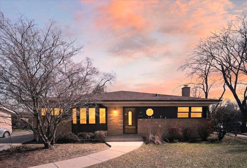 216 Briar Dr, Wilmette, IL, 60091-2950 | Card Image