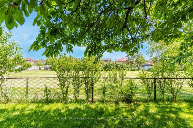 10 Polygon Crt, House other with 4 bedrooms, 3 bathrooms and 4 parking in Brampton ON | Image 38