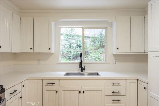 576 Lanes End Trl, House other with 3 bedrooms, 2 bathrooms and null parking in Crestline CA | Image 5