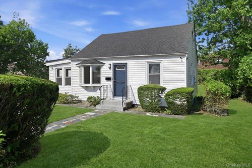 310 West Dr, Copiague, NY, 11726-5119 | Card Image