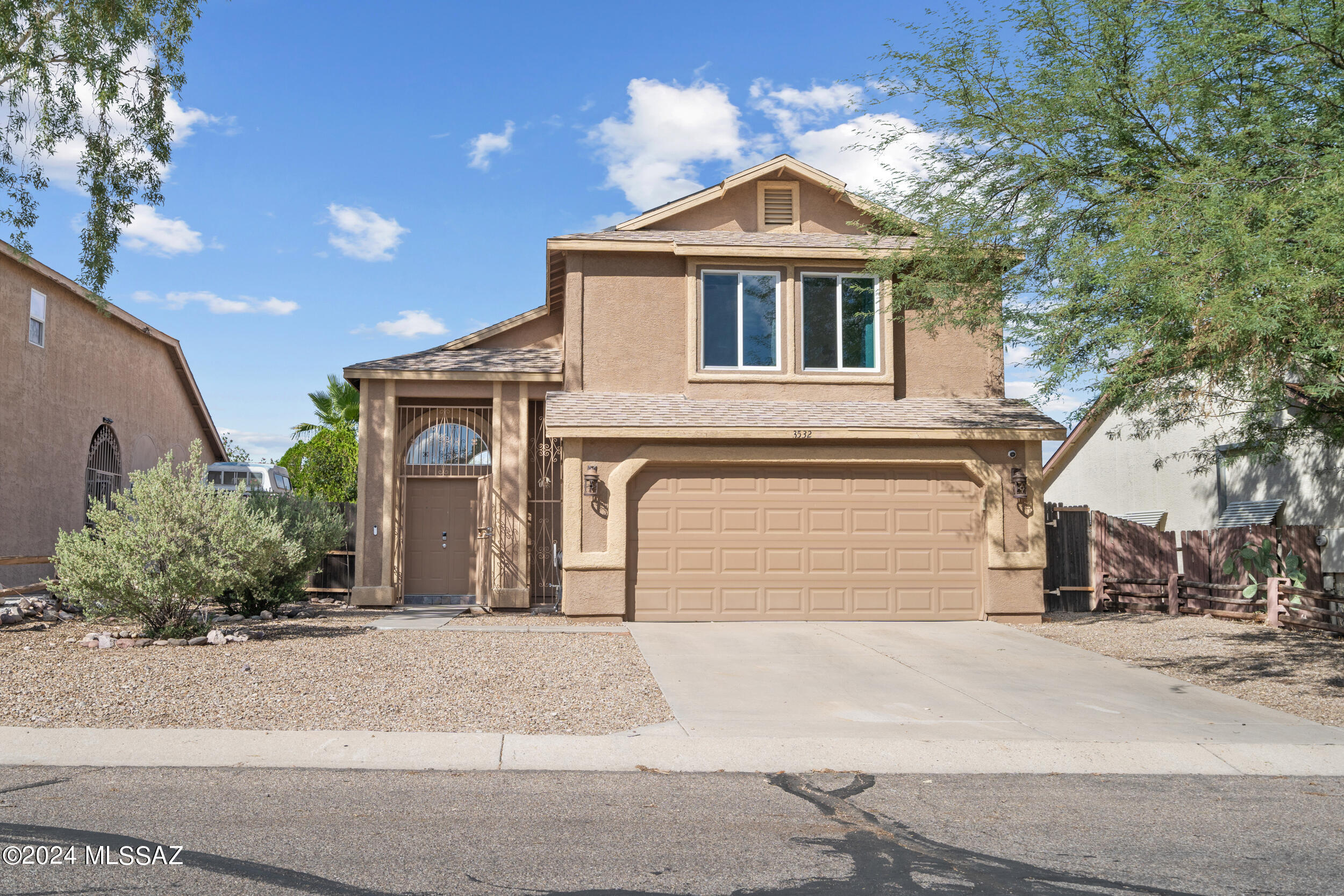 Avenida Obregon , Tucson, AZ 85746