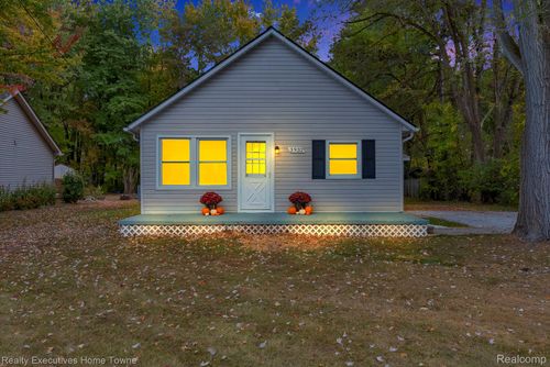 3932 Parker Rd, Fort Gratiot, MI, 48059-4133 | Card Image