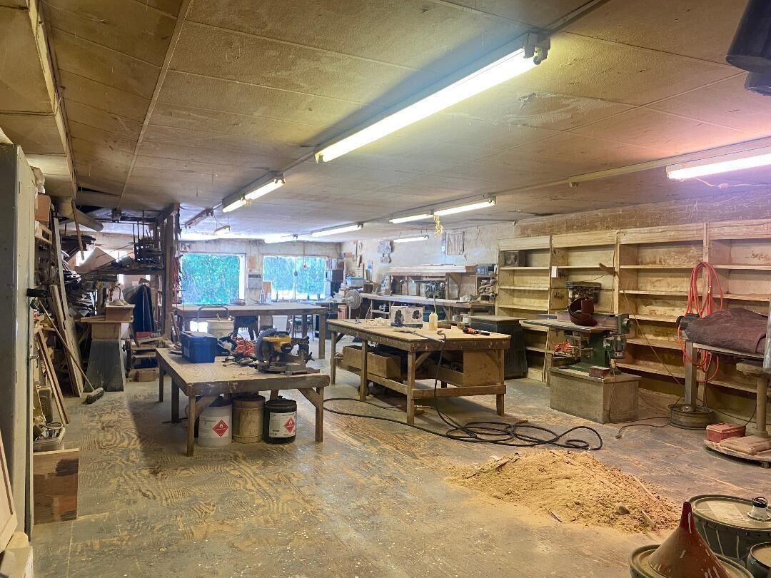 Commercial Sale in Quinton 4