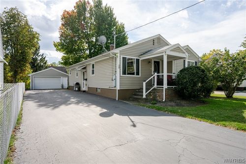 136 Helen Ave, Buffalo, NY, 14219-1647 | Card Image