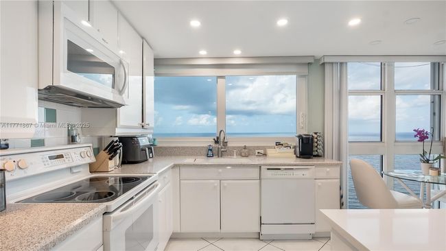 APT-2801 - 1370 Ocean Blvd, Condo with 2 bedrooms, 3 bathrooms and null parking in Pompano Beach FL | Image 17