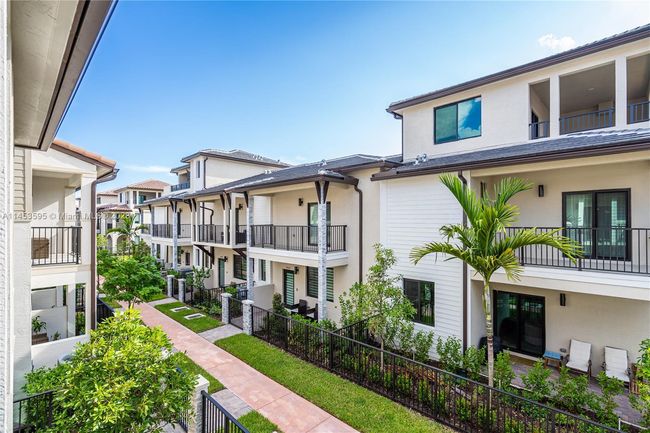 0 - 4587 Nw 83rd Pkwy, Townhouse with 3 bedrooms, 2 bathrooms and null parking in Doral FL | Image 37