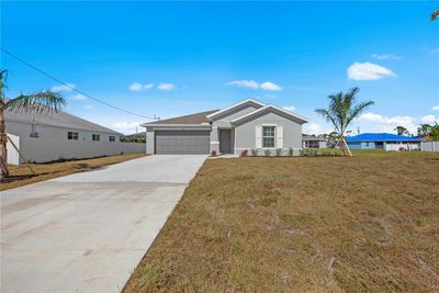 103 Oakwood Court, House other with 3 bedrooms, 2 bathrooms and null parking in Rotonda West FL | Image 2