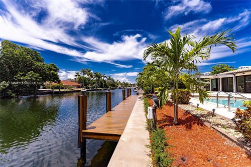 0-636 Hibiscus Dr, Hallandale Beach, FL, 33009-6512 | Card Image