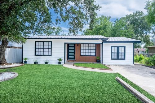 1002 E Hill Ave, Alice, TX, 78332-7020 | Card Image