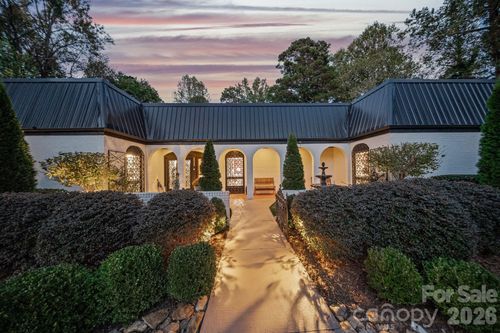 2082 2nd Street Dr Nw, Hickory, NC, 28601-1204 | Card Image