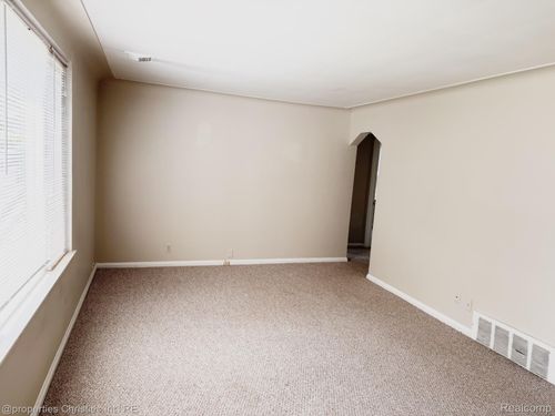 2343 Bonner St, Ferndale, MI, 48220-1558 | Card Image