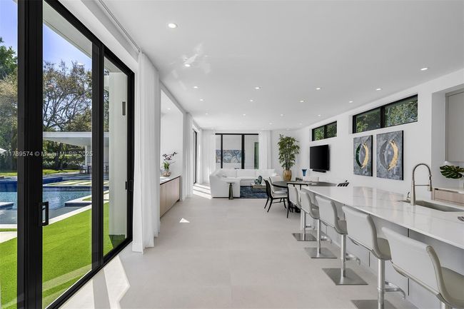 6830 Sw 104 Th St, House other with 7 bedrooms, 8 bathrooms and null parking in Pinecrest FL | Image 12