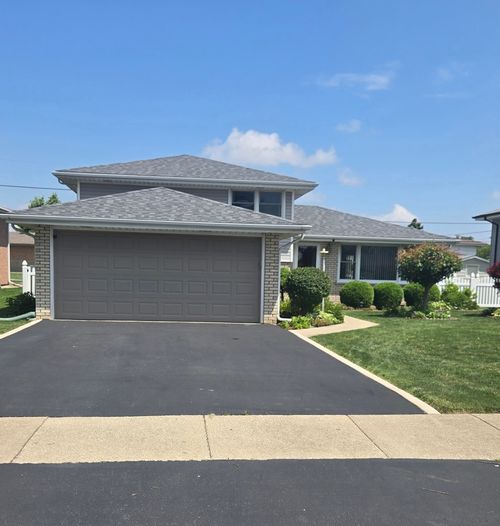 7836 W 81st St, Bridgeview, IL, 60455-1629 | Card Image