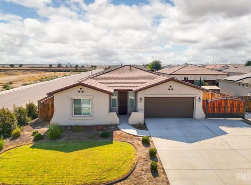 5817 Neutra Dr, Bakersfield, CA, 93311-8300 | Card Image