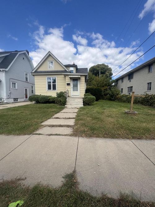 7924 W Becher Street, Milwaukee, WI, 53219 | Card Image