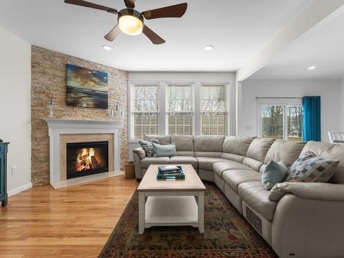 100-100 Buttercup Ln, South Grafton, MA, 01560-1248 | Card Image