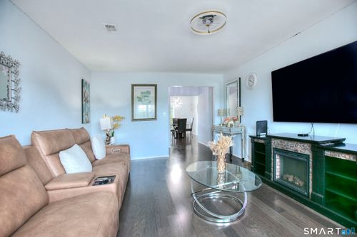 57d-50 Greenhouse Rd, Bridgeport, CT, 06606-2175 | Card Image