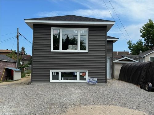 1556 Fraser St, North Bay, ON, P1B3Z2 | Card Image