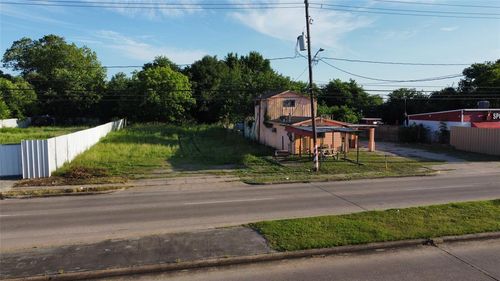 4746 Reed Rd, Houston, TX, 77033-4010 | Card Image