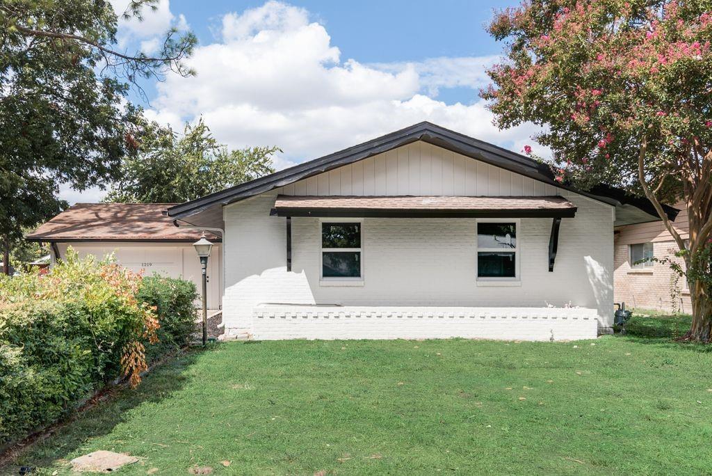 Belclaire Ln, Irving, TX 75060