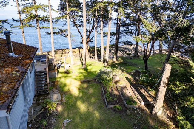 579&amp;581 Bayview Drive, House other with 2 bedrooms, 2 bathrooms and null parking in Mayne Island BC | Image 30