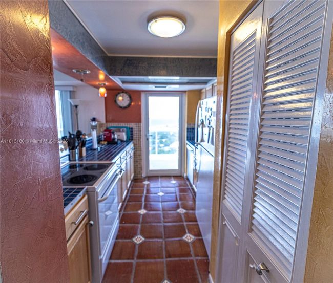 APT-1801 - 2841 N Ocean Blvd, Condo with 2 bedrooms, 2 bathrooms and null parking in Fort Lauderdale FL | Image 4