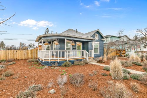 1032 W 10th Street, Medford, OR, 97501 | Card Image