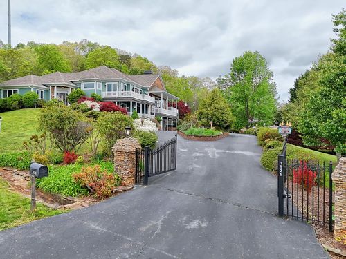 1526 Cedar View Ln, Hiawassee, GA, 30546-1689 | Card Image
