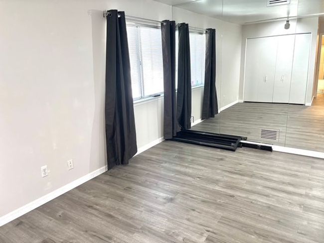 UNIT-82 - 32080 Grand River Ave, Condo with 2 bedrooms, 2 bathrooms and null parking in Farmington MI | Image 6