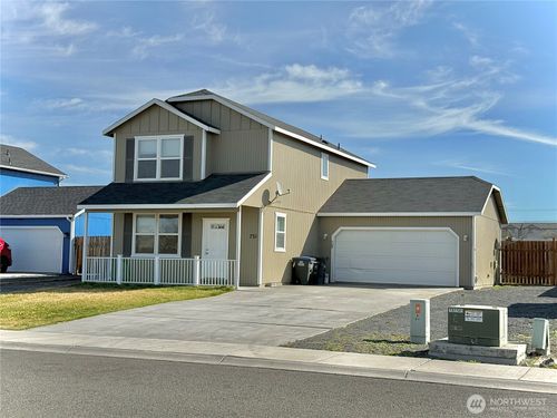 721 Rockport St, Moses Lake, WA, 98837-4032 | Card Image