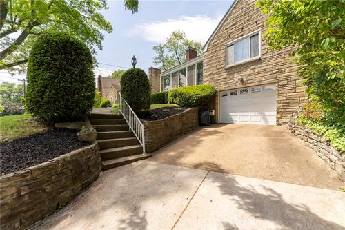 424 Bower Hill Rd, Mt. Lebanon, PA, 15228-1208 | Card Image