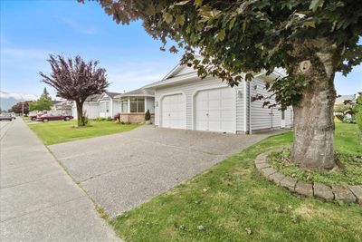 6971 Wiltshire St, House other with 3 bedrooms, 2 bathrooms and 4 parking in Chilliwack BC | Image 3