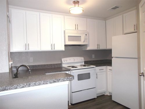 203-9819 Walnut St, Dallas, TX, 75243-8861 | Card Image