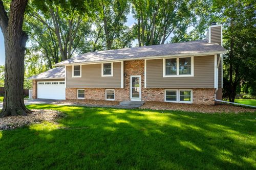 1145 Utica Ridge Ct, Bettendorf, IA, 52722-1756 | Card Image